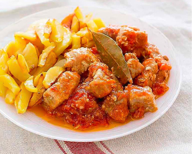MAGRO CON TOMATE